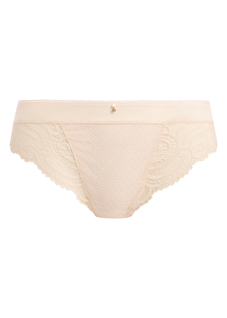 Cerys Brief - Image 6