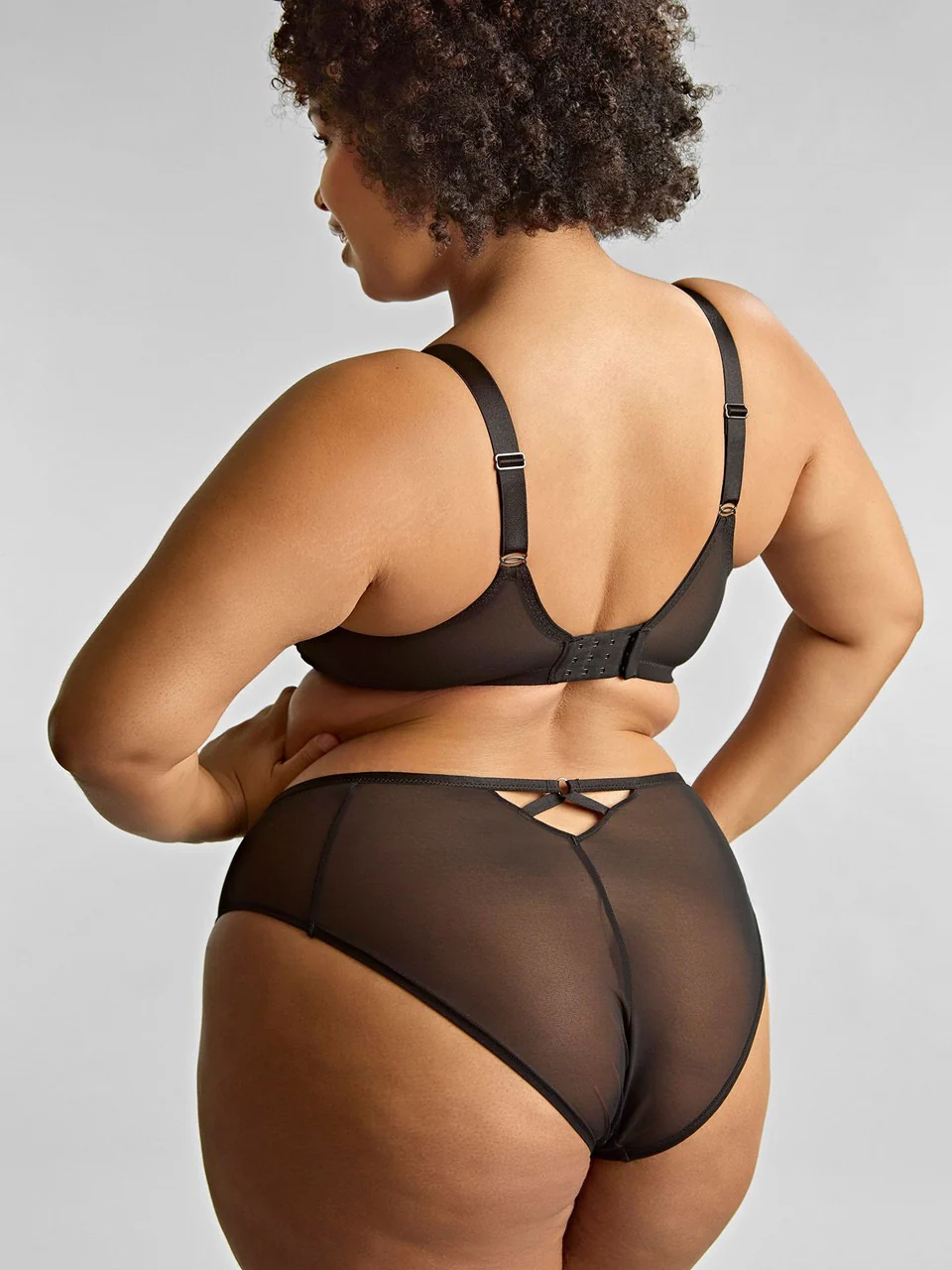 Ella Plunge - Image 5