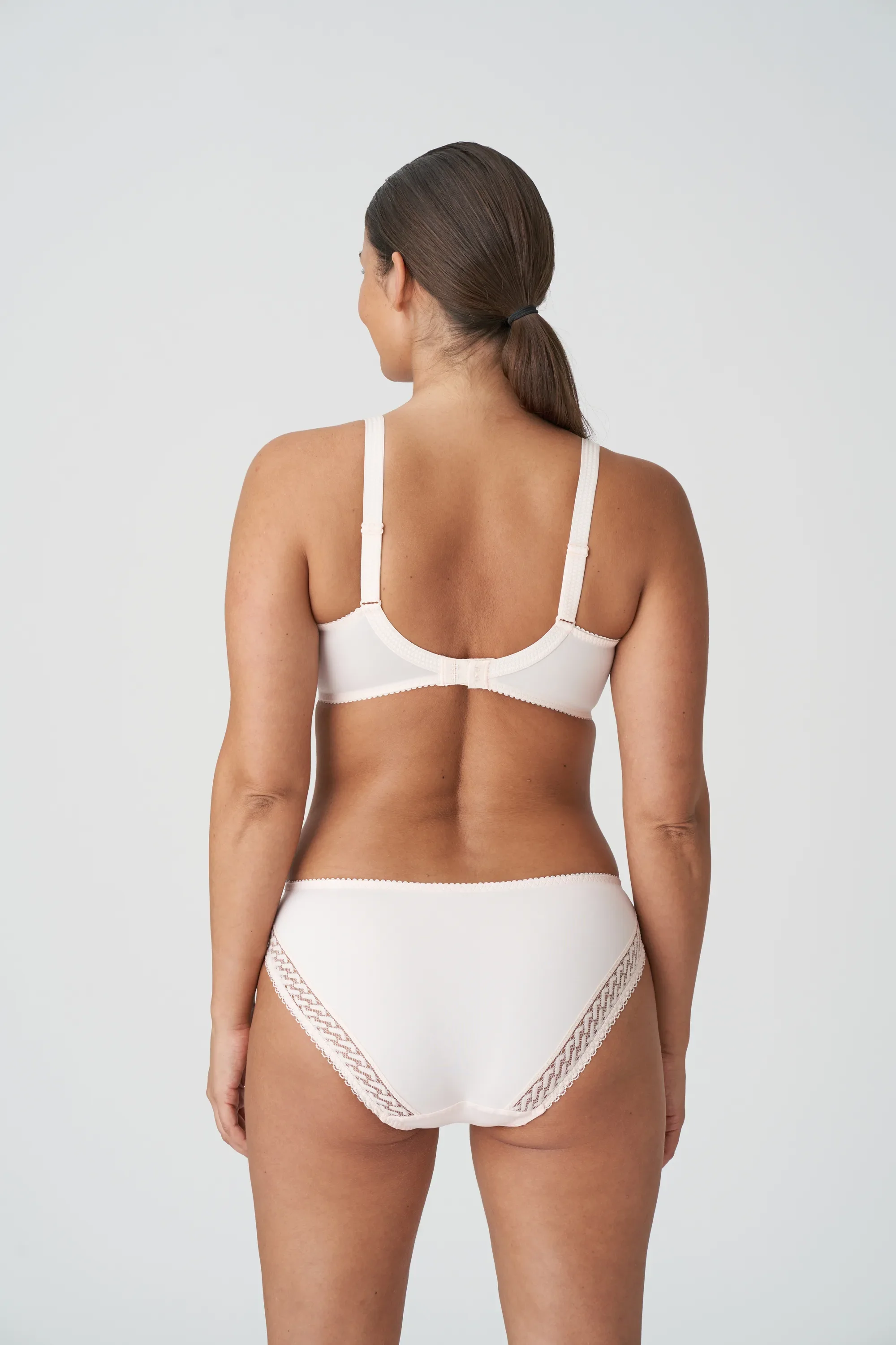 Montara Full Cup - Image 5